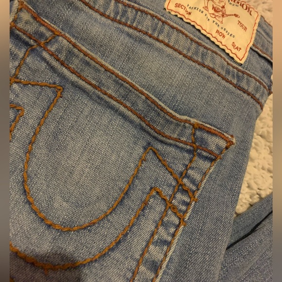 Size 29 True Religion flared jeans for women :) in the color unbothered light - Picture 2 of 5